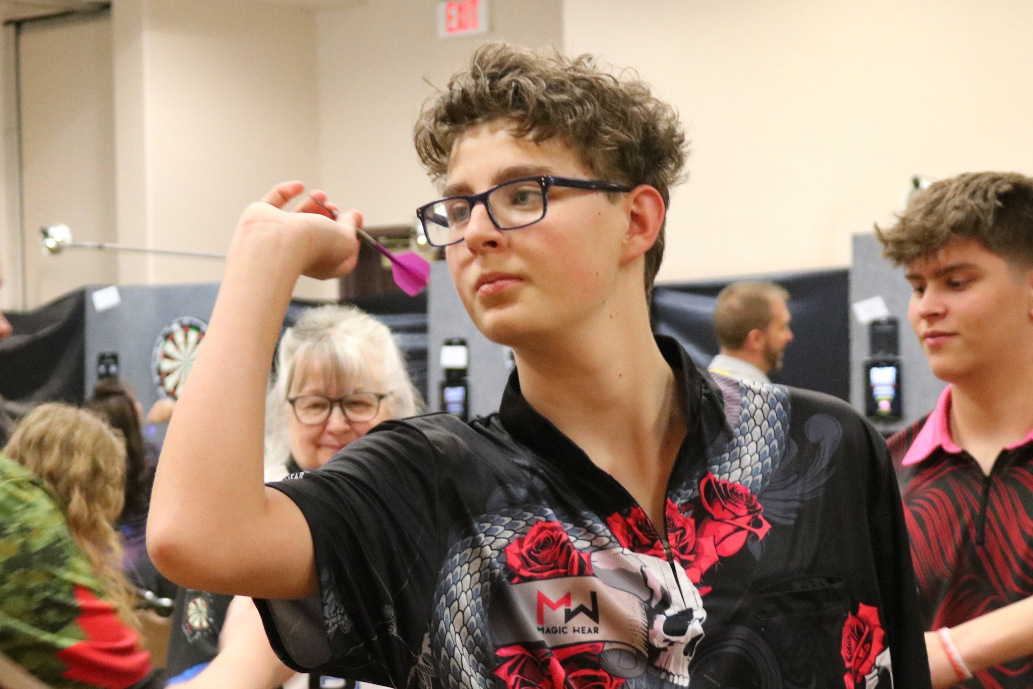 steel tip darts player wearing magic wear deadly roses jersey